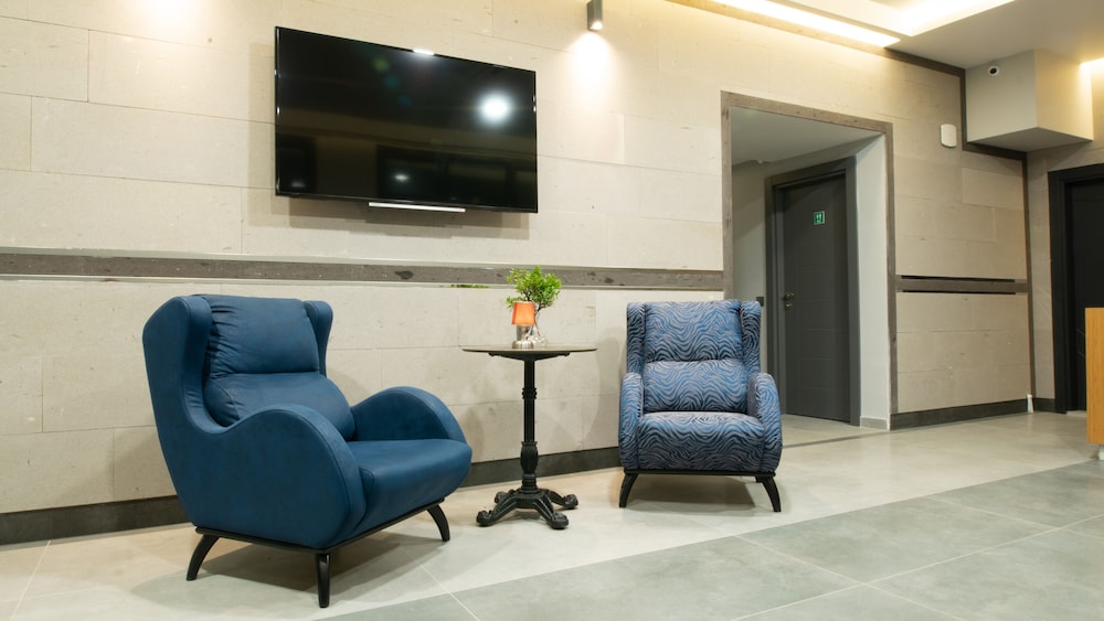 Opera Suites 5