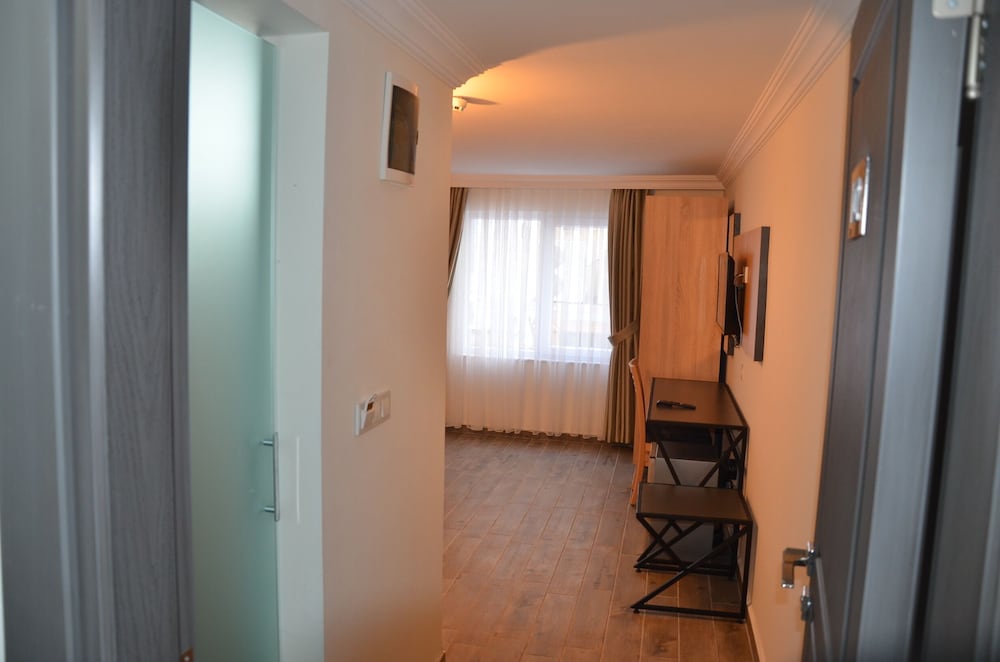 Piyes Otel 23