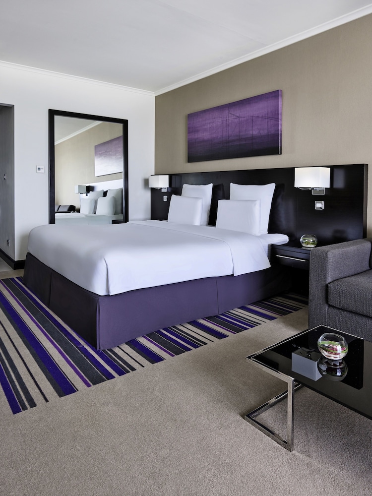 Pullman Dubai Creek City Centre 8