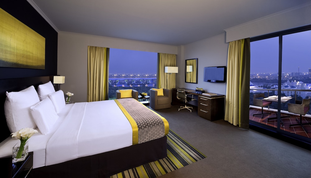Pullman Dubai Creek City Centre 7