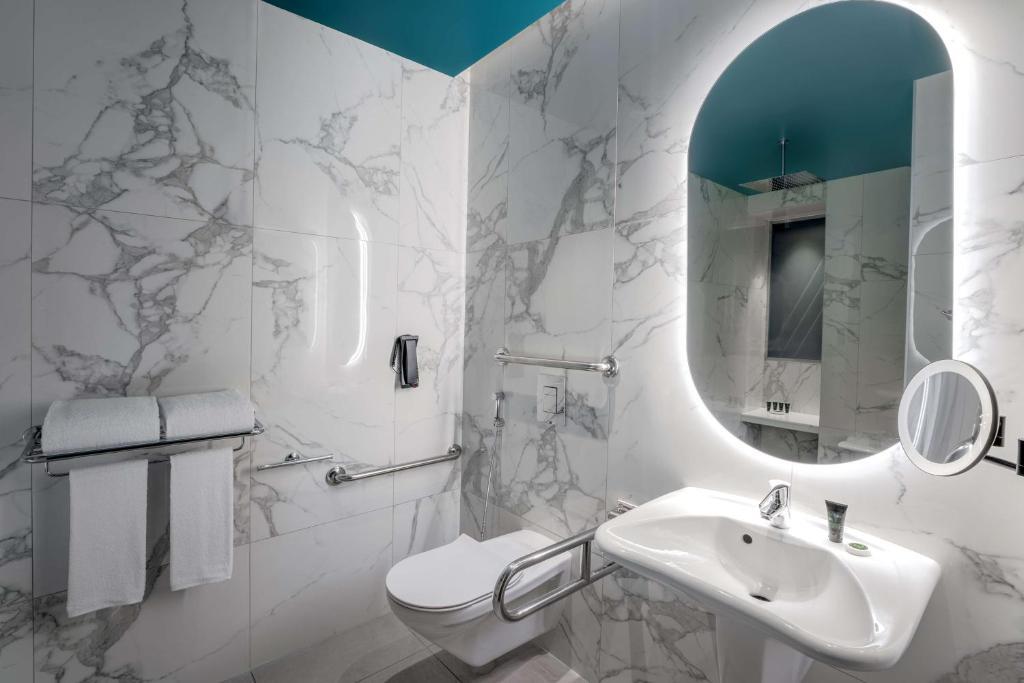 Hyatt Centric Jumeirah Dubai 18