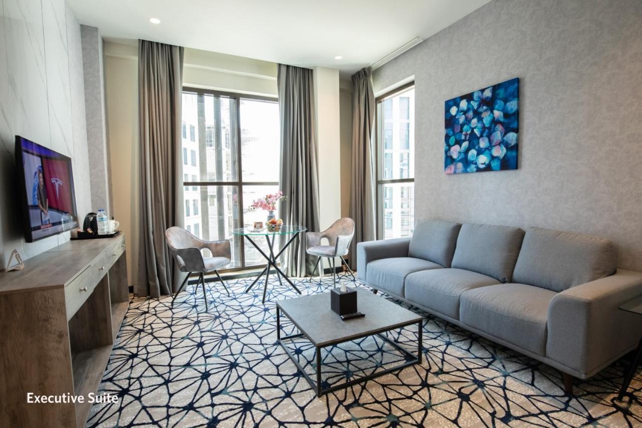 Grand Kingsgate Waterfront By Millennium Hotels 8