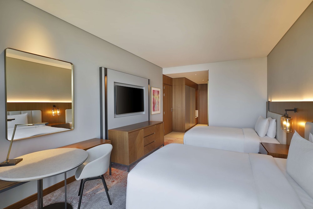 DoubleTree by Hilton Sharjah Waterfront Hotel & Residences 20