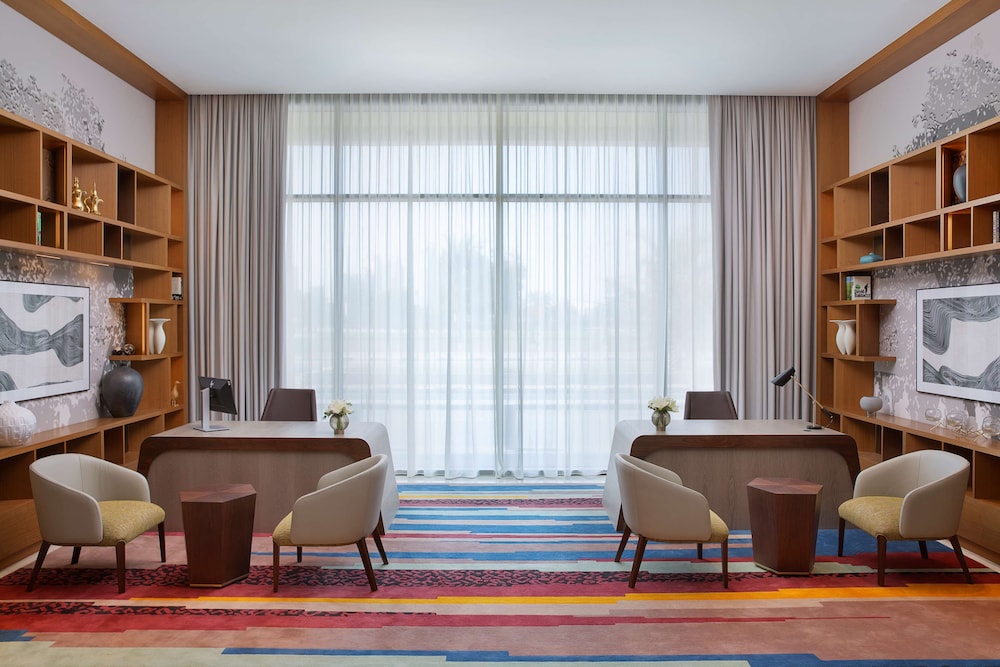 DoubleTree by Hilton Sharjah Waterfront Hotel & Residences 3