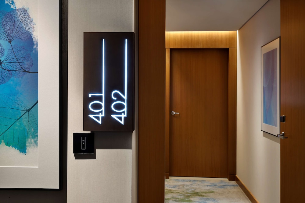 DoubleTree by Hilton Sharjah Waterfront Hotel & Residences 10