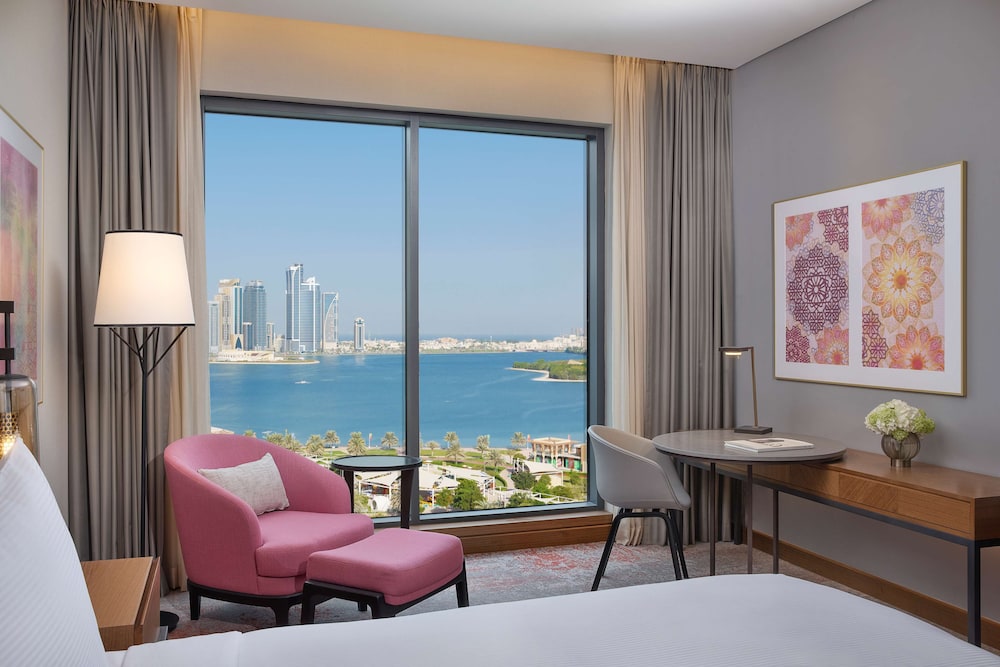 DoubleTree by Hilton Sharjah Waterfront Hotel & Residences 9