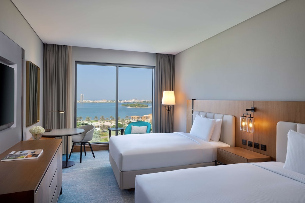 DoubleTree by Hilton Sharjah Waterfront Hotel & Residences 7