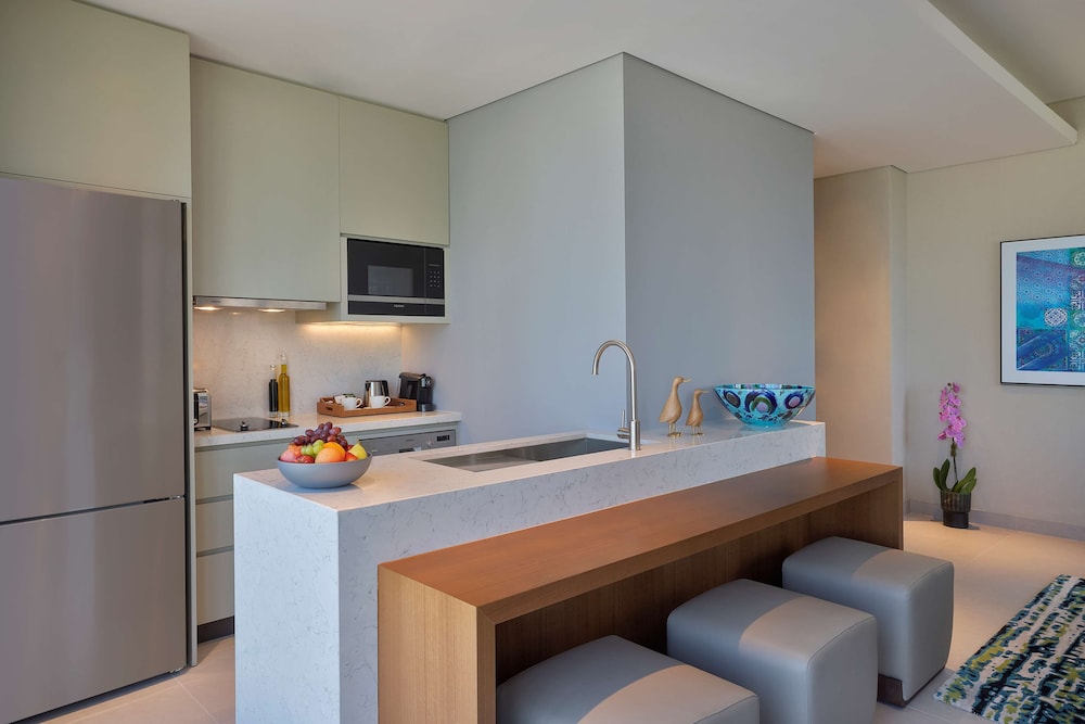 DoubleTree by Hilton Sharjah Waterfront Hotel & Residences 16