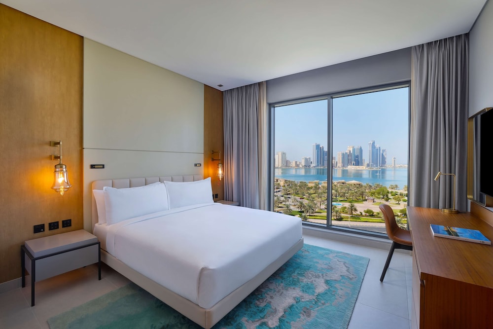 DoubleTree by Hilton Sharjah Waterfront Hotel & Residences 8