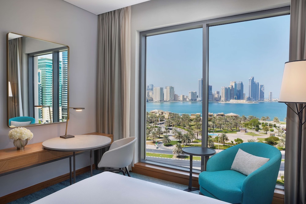 DoubleTree by Hilton Sharjah Waterfront Hotel & Residences 11