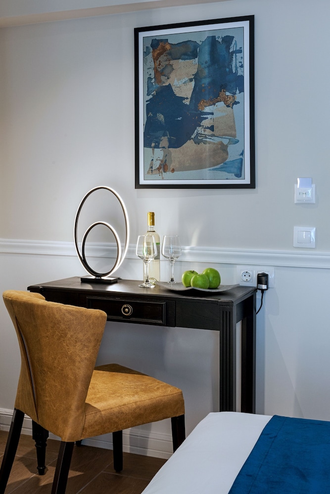 Classic Hotel by Athens Prime Hotels 12