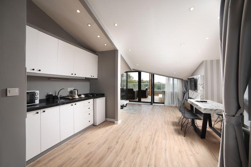 Walton Gardens Pera 16