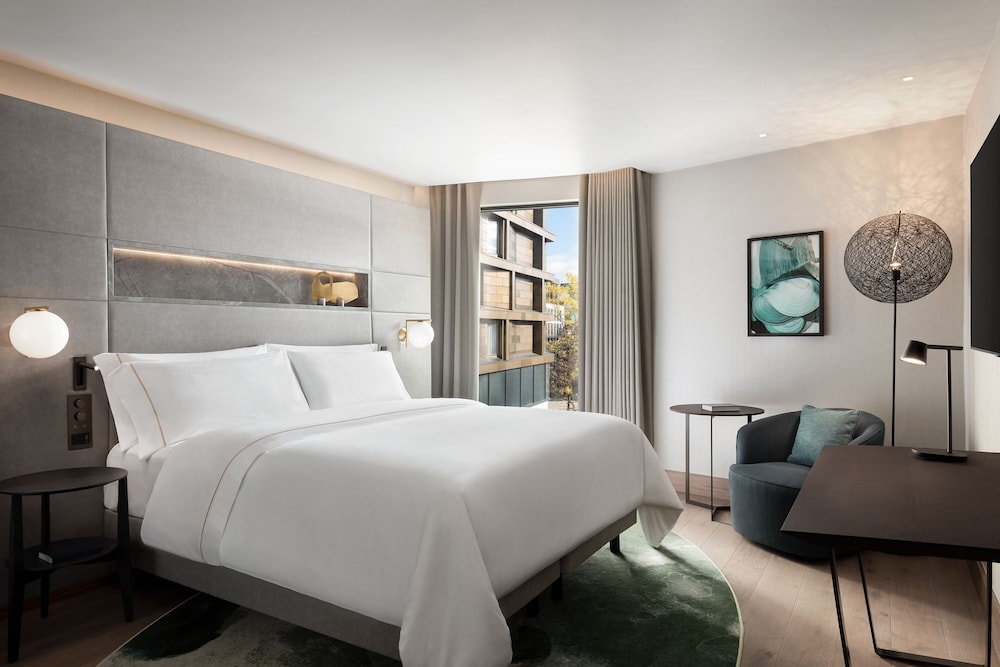 The Westin London City 9