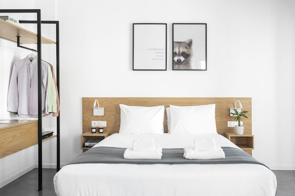 Melo Athens 5
