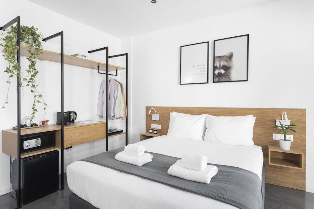 Melo Athens 6