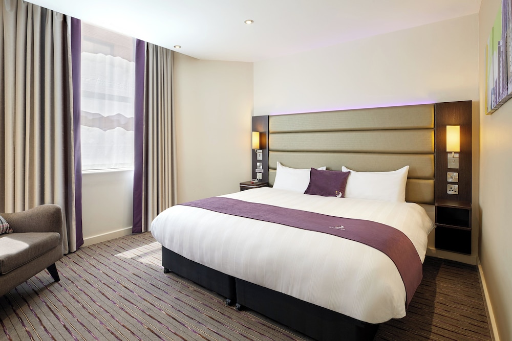 Premier Inn Oxford City Centre (Westgate) Hotel 3