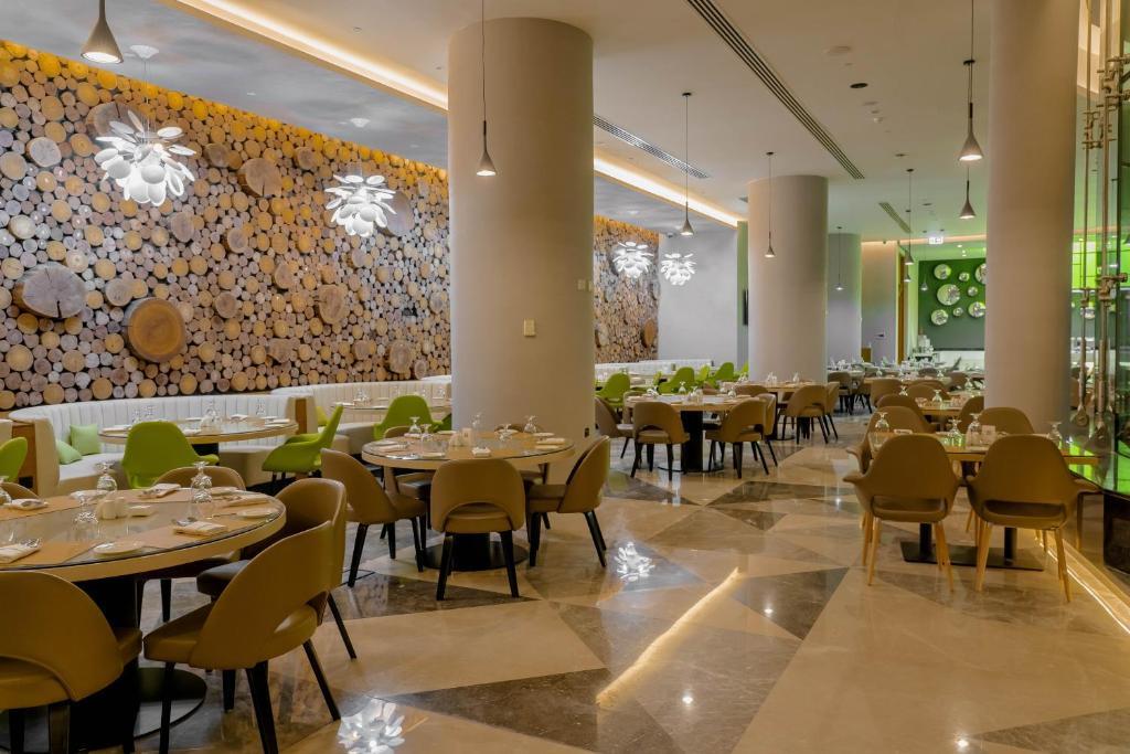 Al Khoory Sky Garden Hotel 15