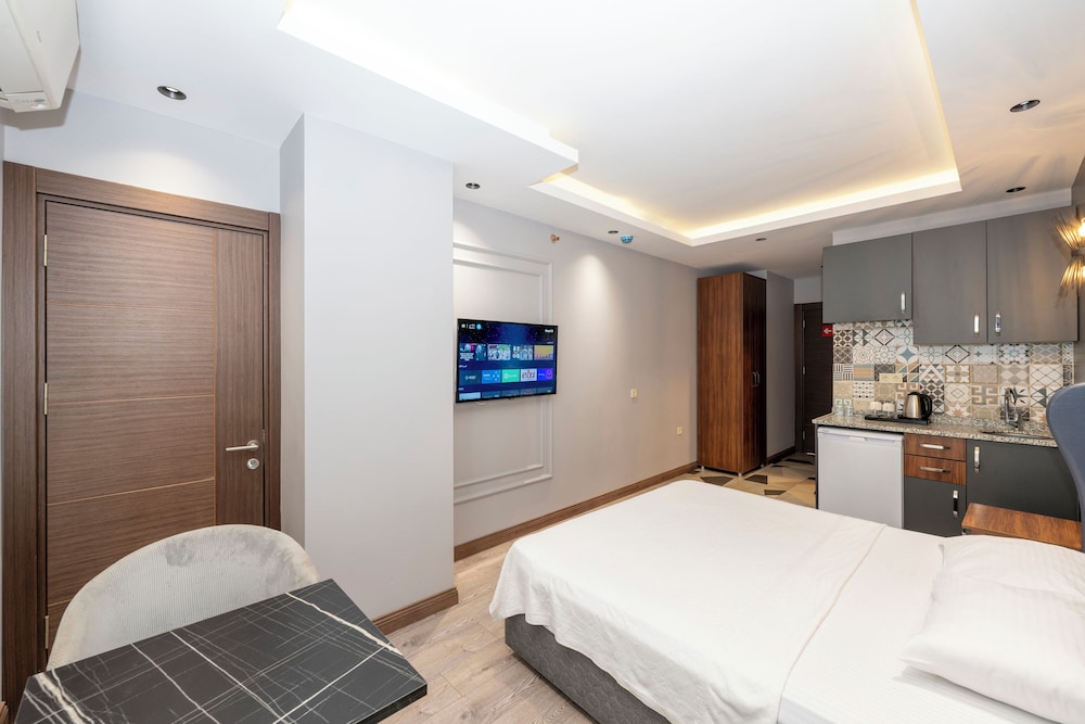 Comfort Suites Hotel 17
