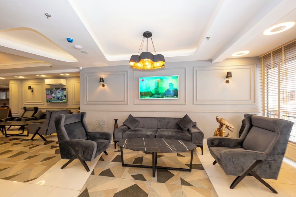 Comfort Suites Hotel 7