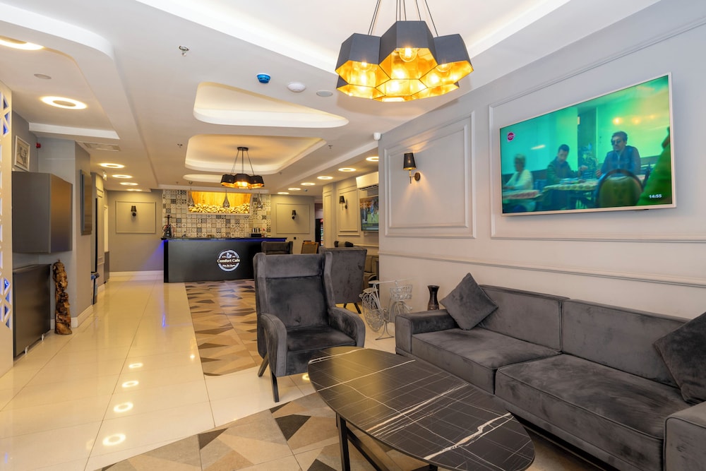 Comfort Suites Hotel 8