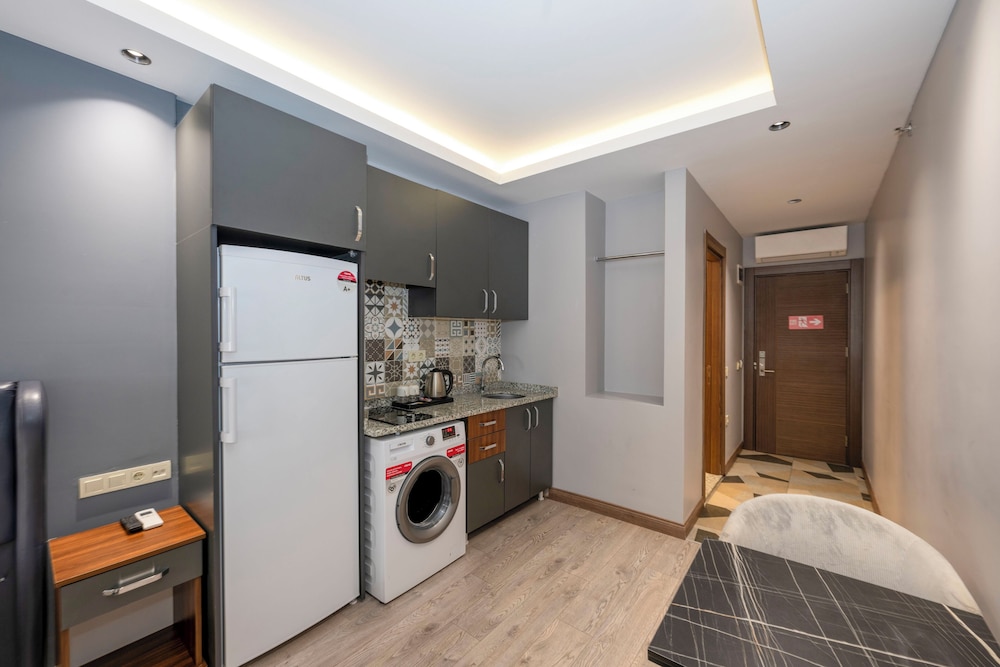 Comfort Suites Hotel 15