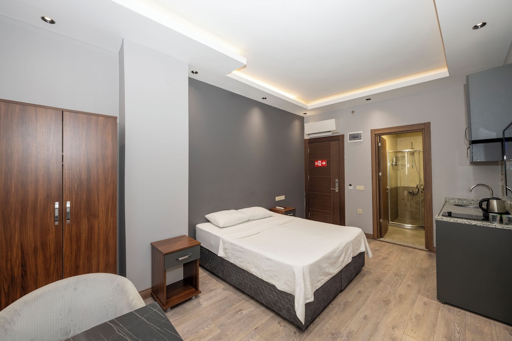 Comfort Suites Hotel 12