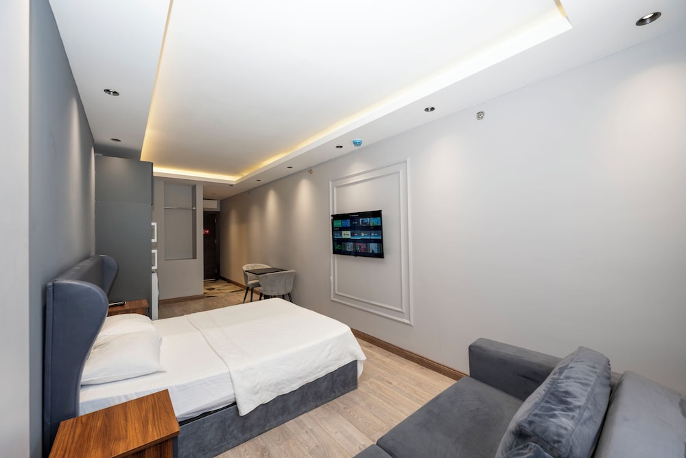 Comfort Suites Hotel 14