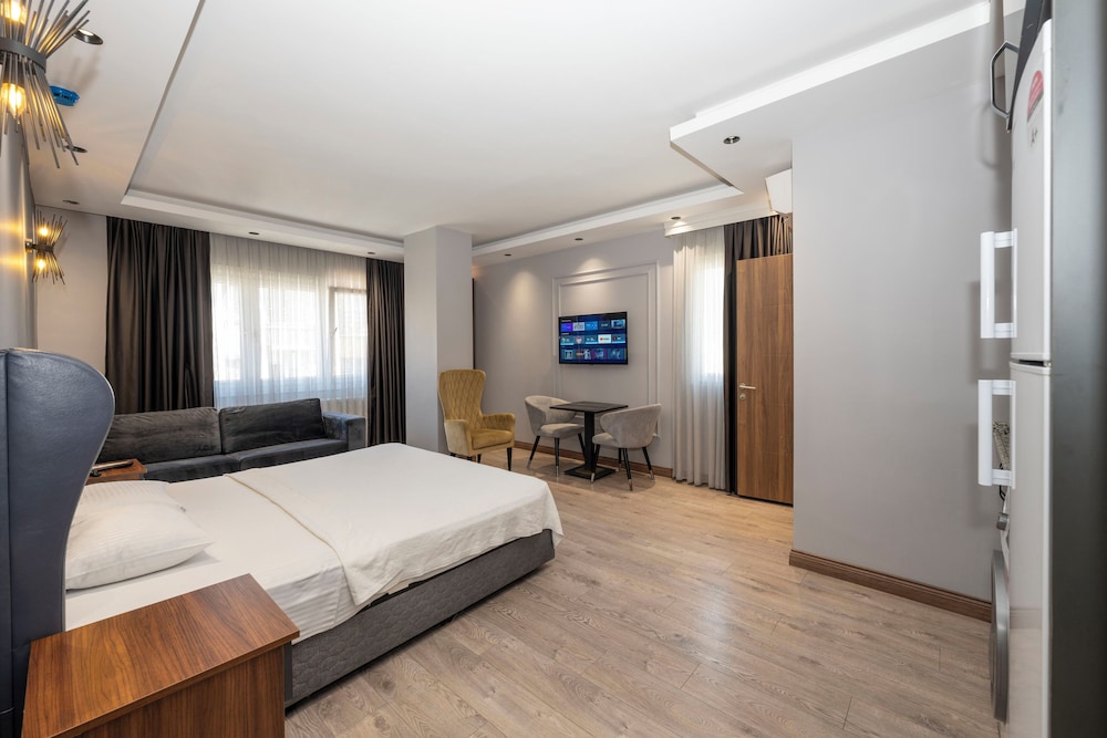 Comfort Suites Hotel 9