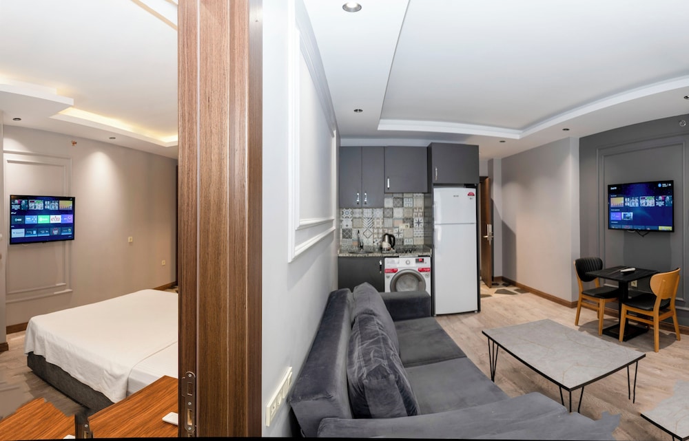 Comfort Suites Hotel 22