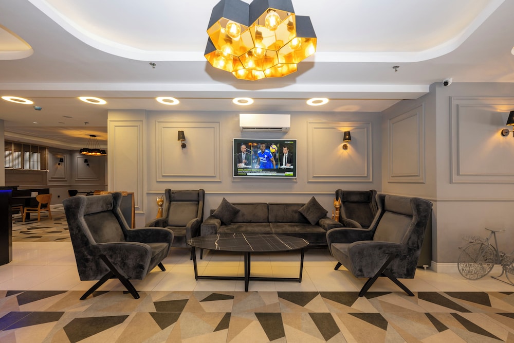 Comfort Suites Hotel 5
