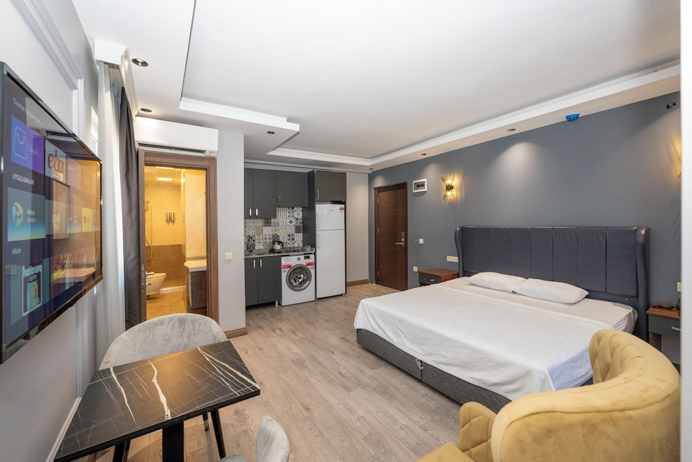 Comfort Suites Hotel 10