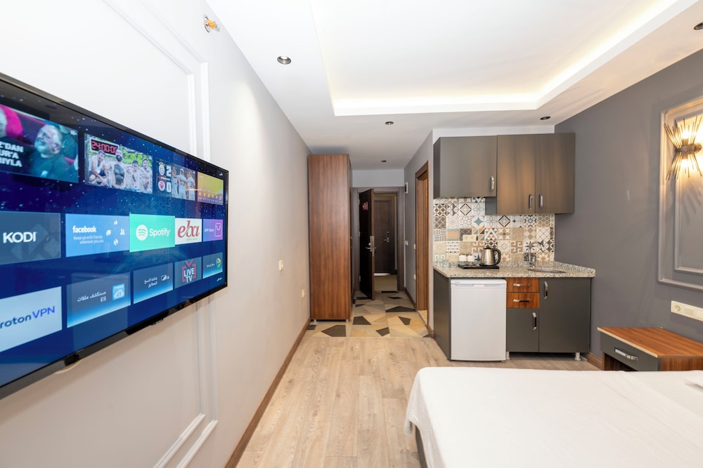 Comfort Suites Hotel 20