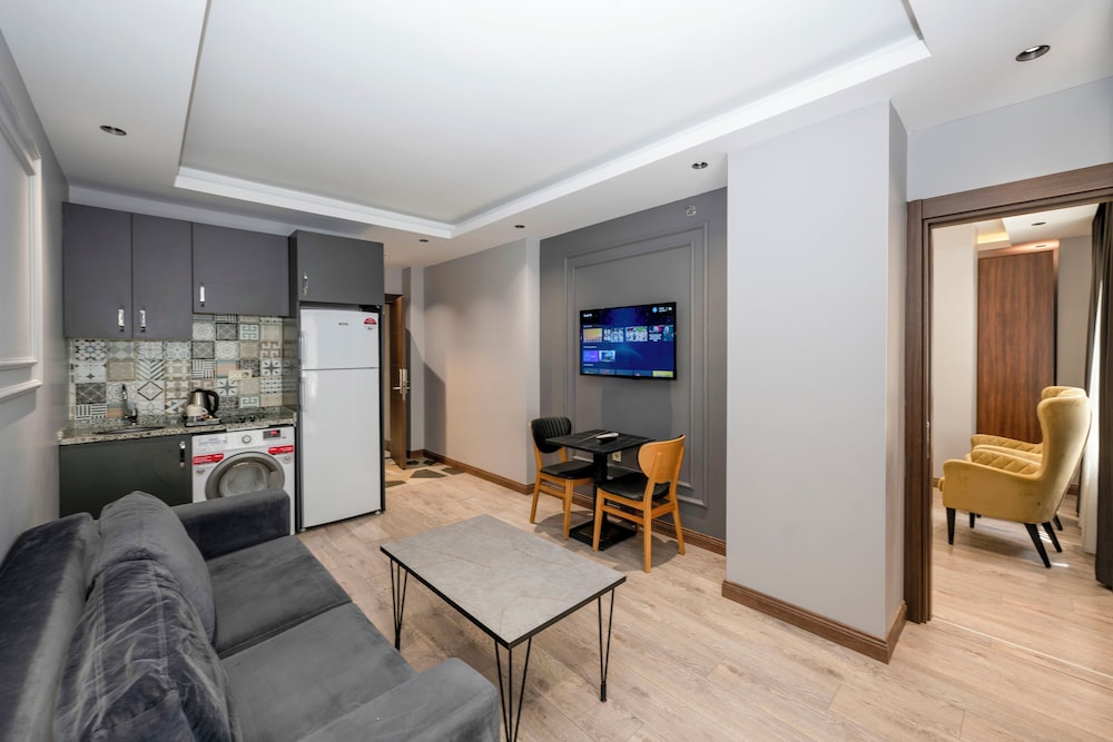 Comfort Suites Hotel 21