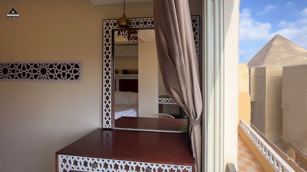 Pyramids Height Inn 20