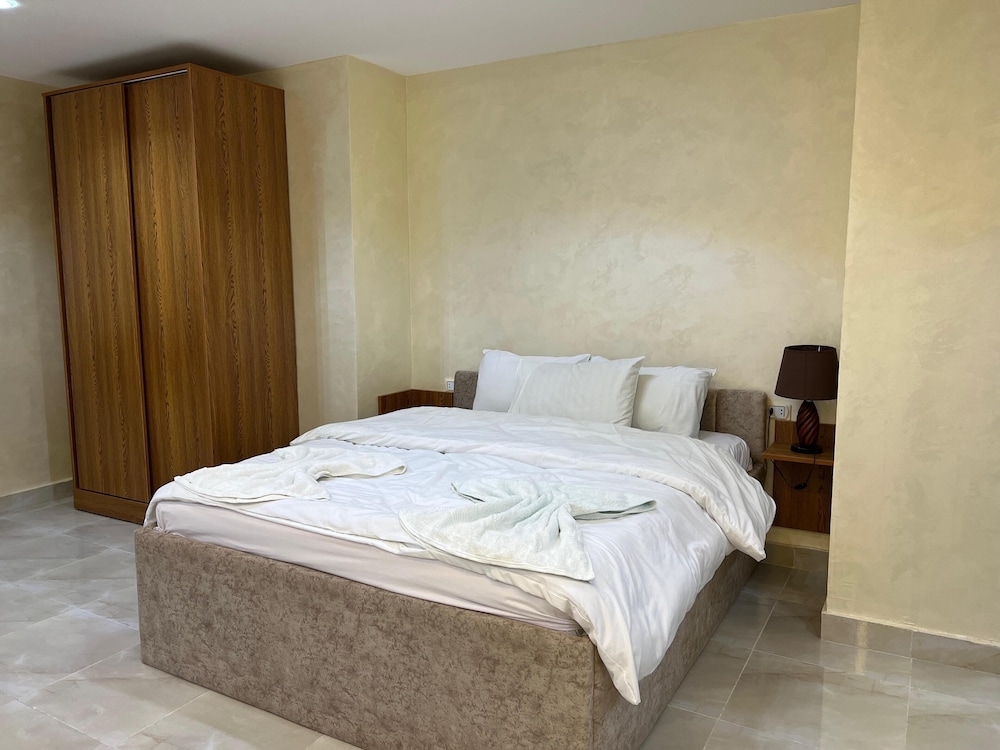 Pyramids Height Inn 19