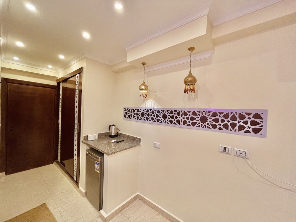 Pyramids Height Inn 8