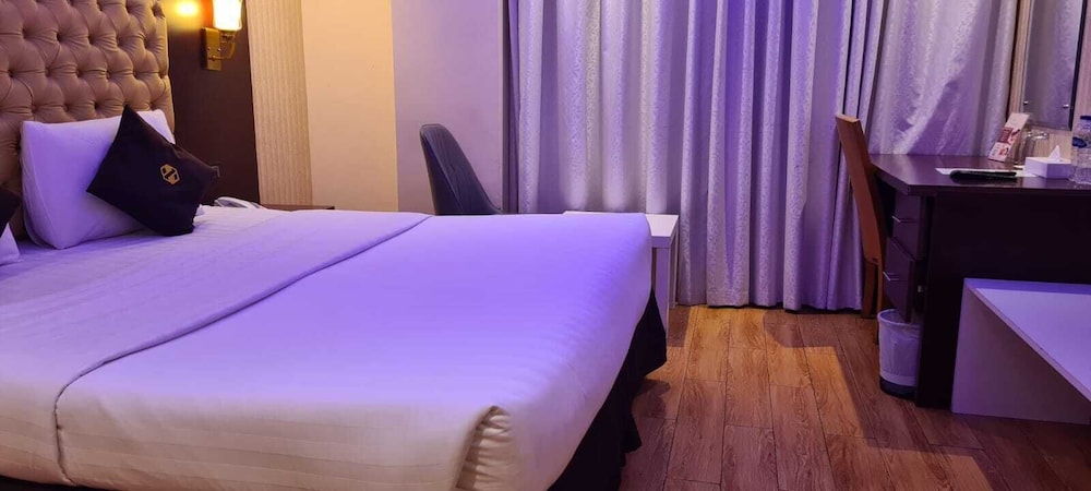 Raha Grand Hotel 5