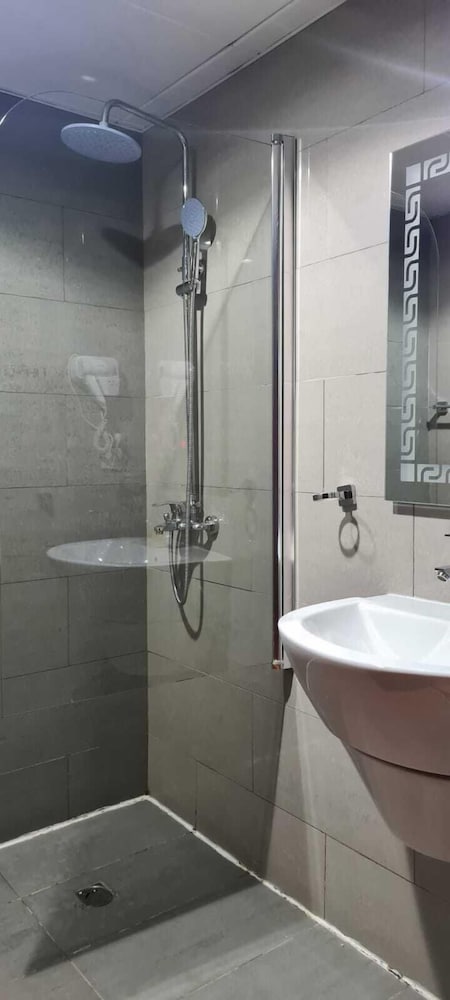 Raha Grand Hotel 8