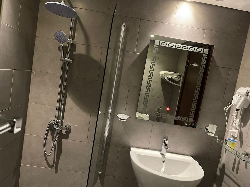 Raha Grand Hotel 7