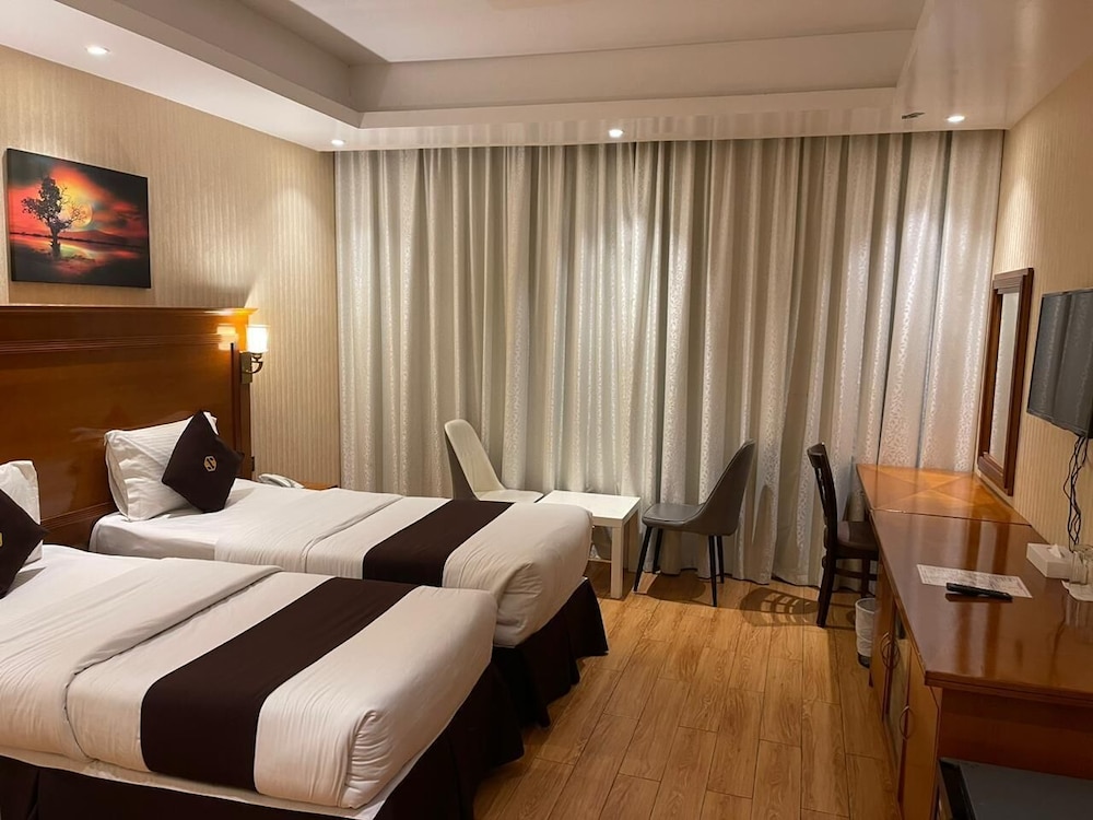 Raha Grand Hotel 3