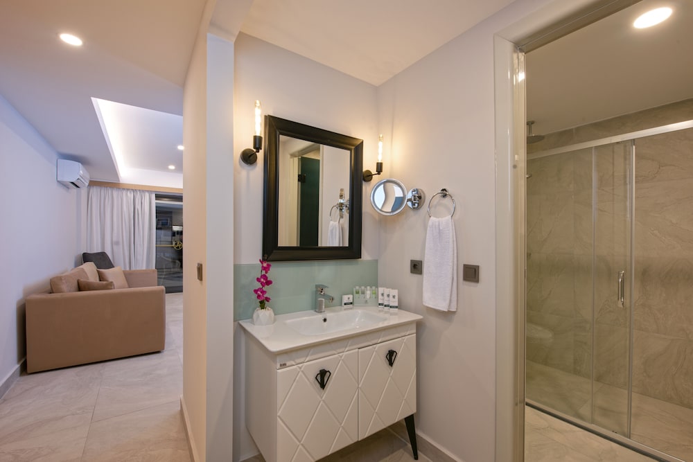 A Suite Side 17