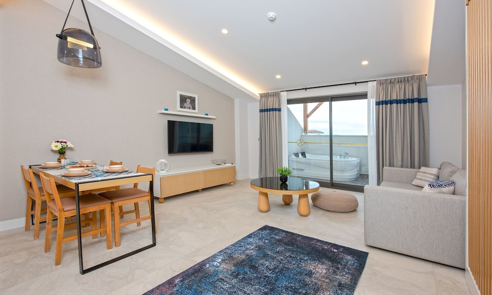 A Suite Side 15