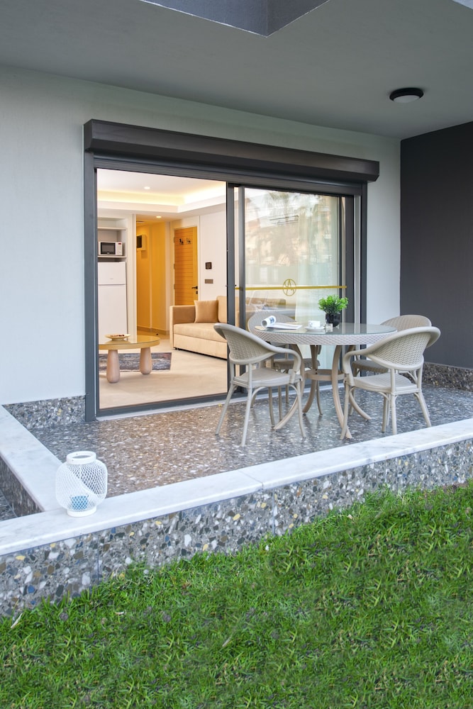 A Suite Side 16