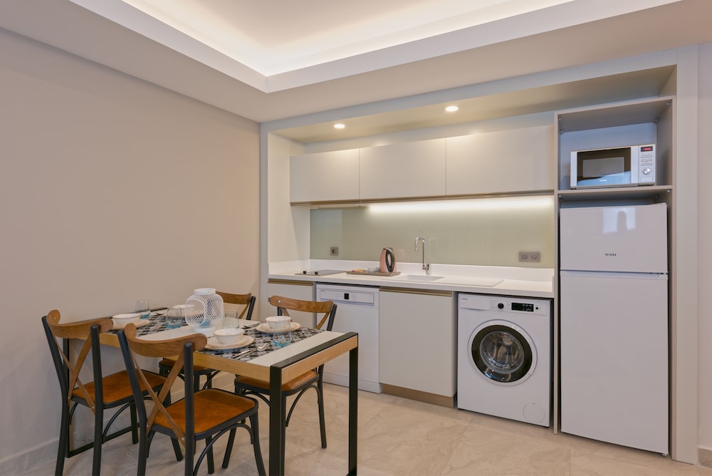 A Suite Side 11