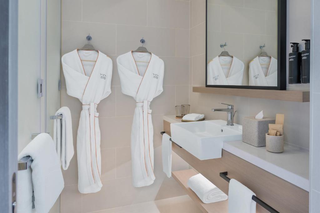 Vida Dubai Marina & Yacht Club 9