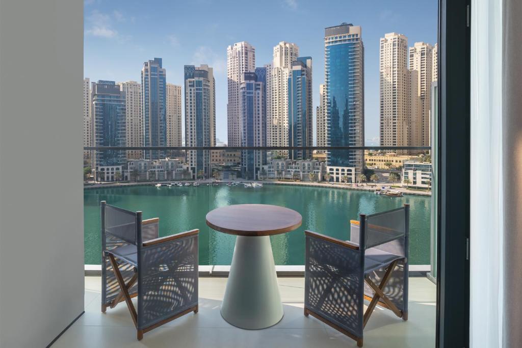 Vida Dubai Marina & Yacht Club 14