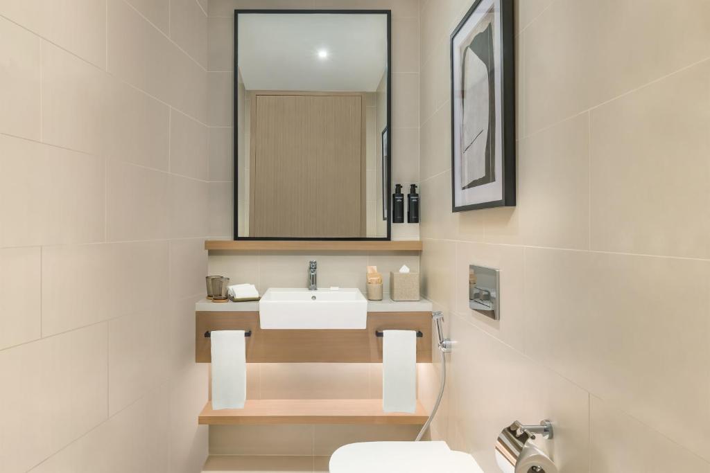 Vida Dubai Marina & Yacht Club 16