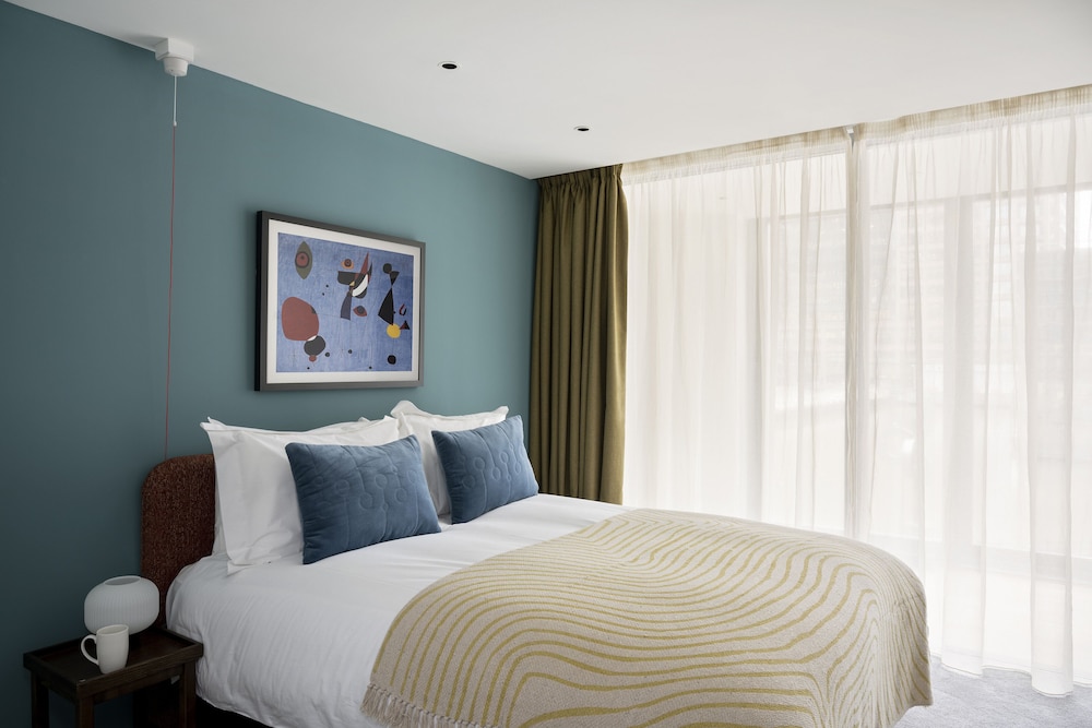 Cove Landmark Pinnacle 15