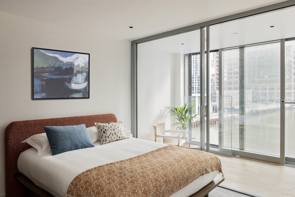 Cove Landmark Pinnacle 24