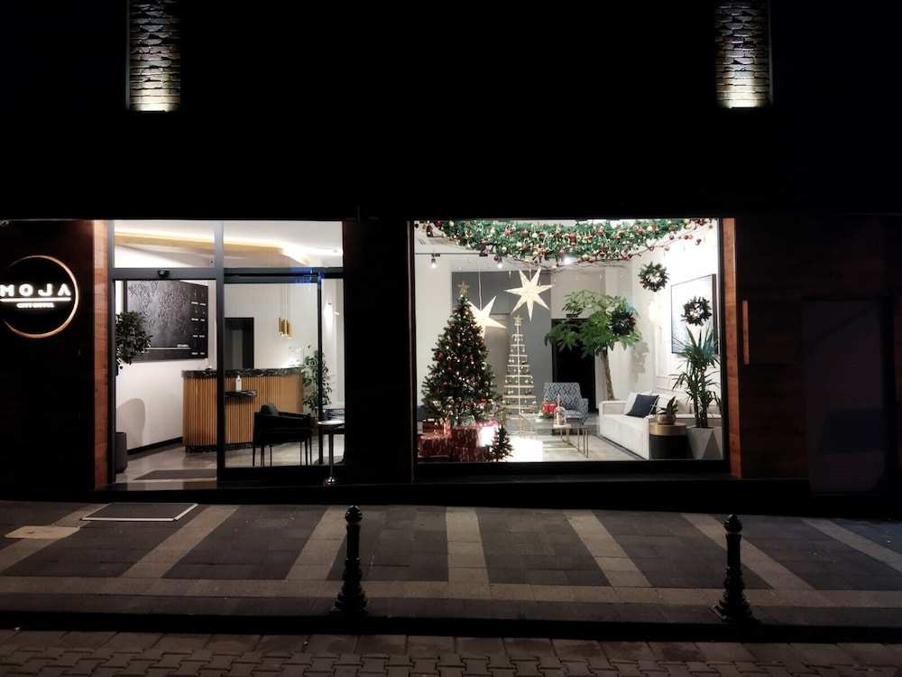 Moja City Hotel 21